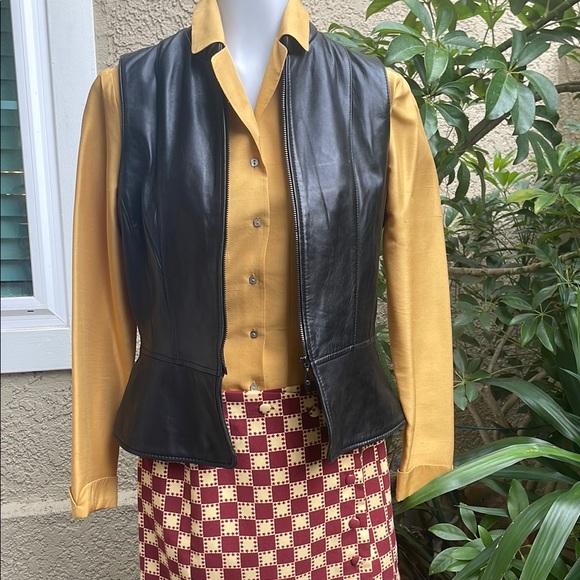 Vintage Black Leather Vest for Women - Picture 9 of 10